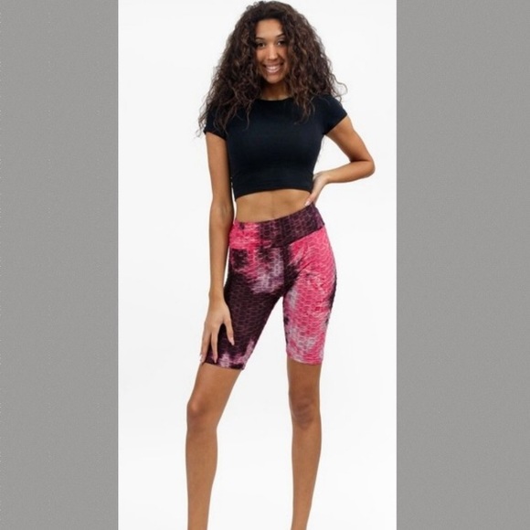 NWT Tie-Dye High-Waisted Elastic Biker Shorts - Picture 6 of 6